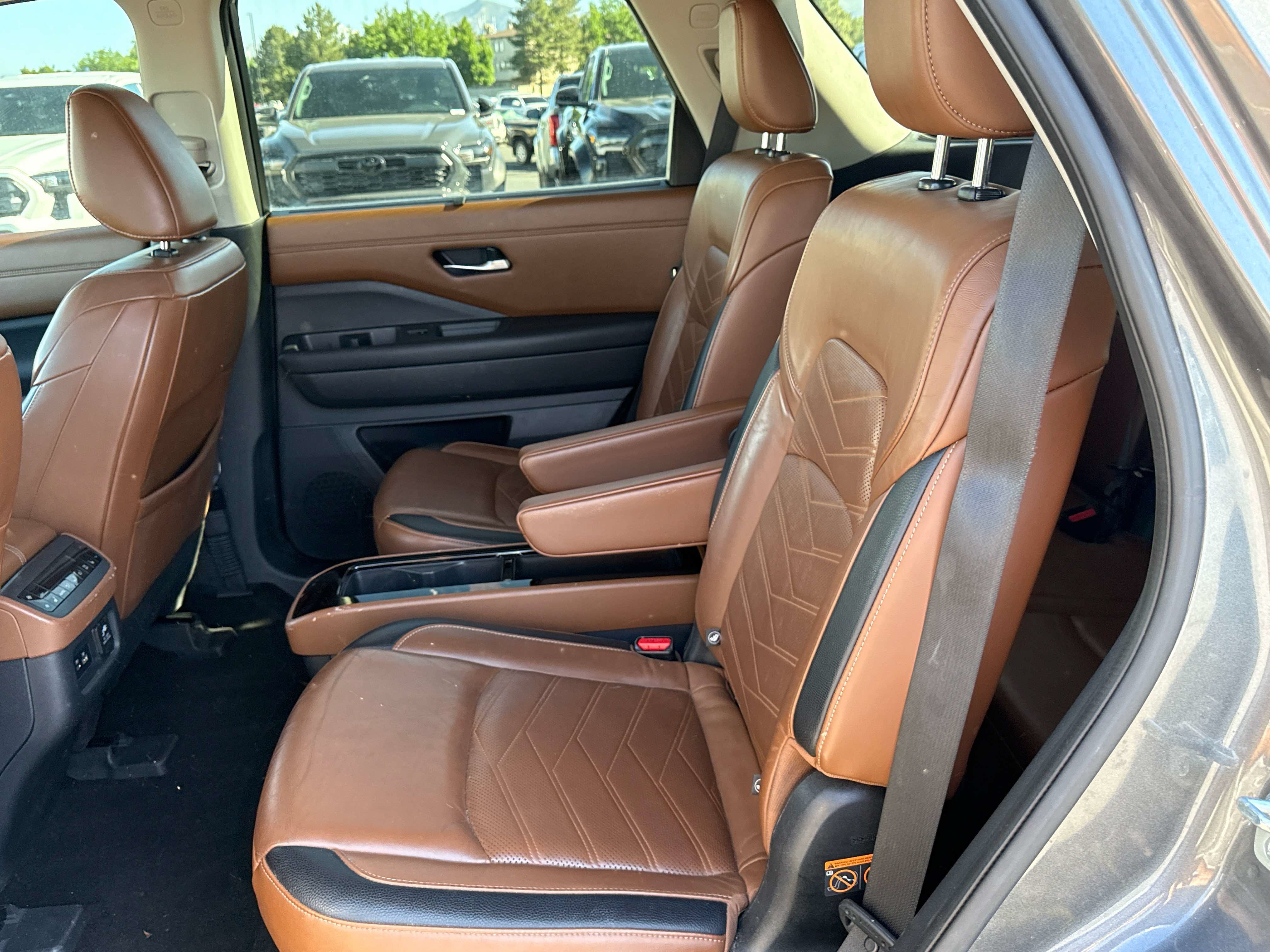 Used 2022 Nissan Pathfinder Platinum w/ Cargo Package AWD/4WD image 13
