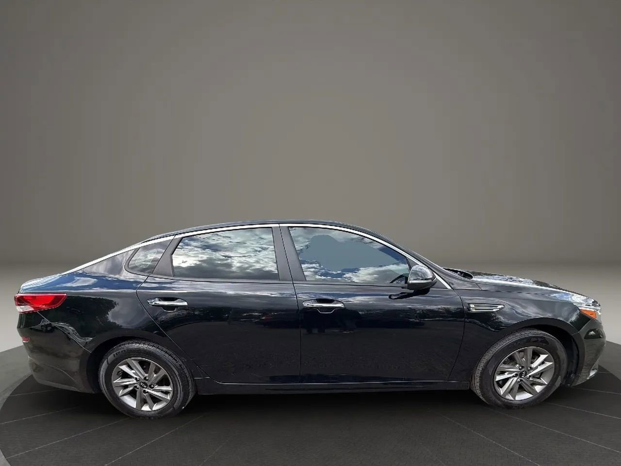 Used 2020 Kia Optima LX FWD image 4