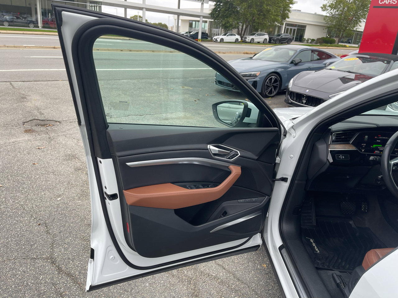 Used 2023 Audi e-tron Premium Plus w/ Premium Plus Package image 13