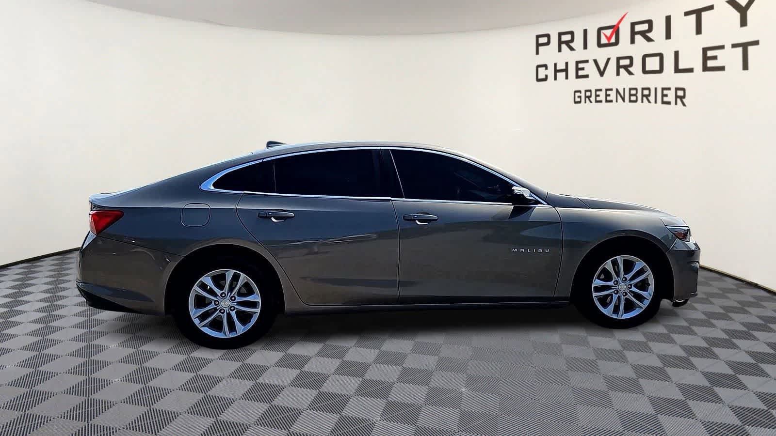 Used 2017 Chevrolet Malibu LT FWD image 9