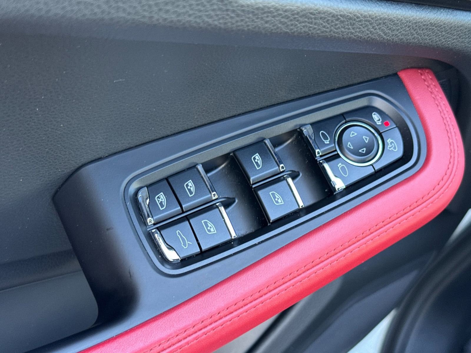 Certified 2020 Porsche Macan image 13