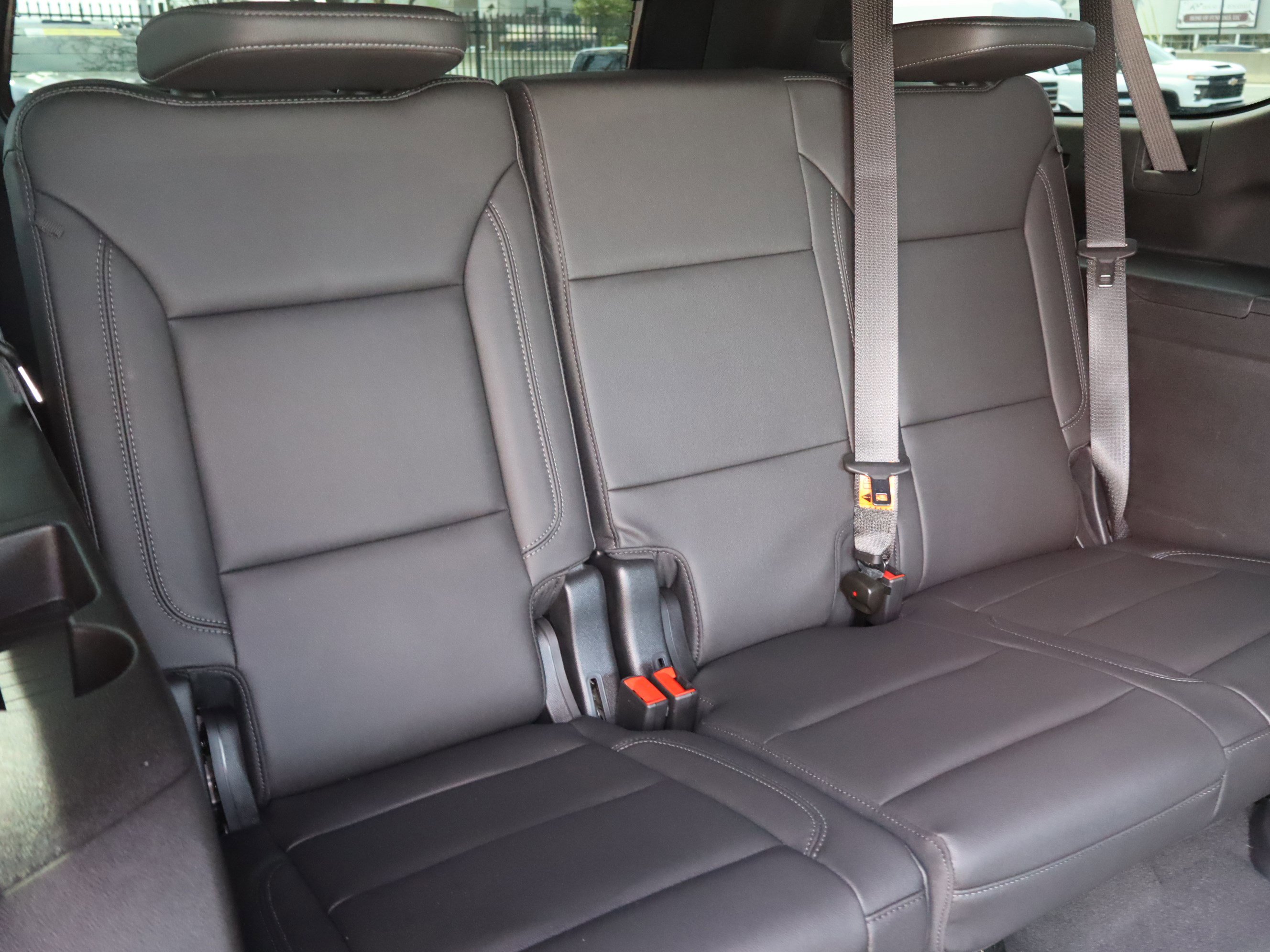 Used 2024 Chevrolet Suburban Z71 w/ Luxury Package image 38