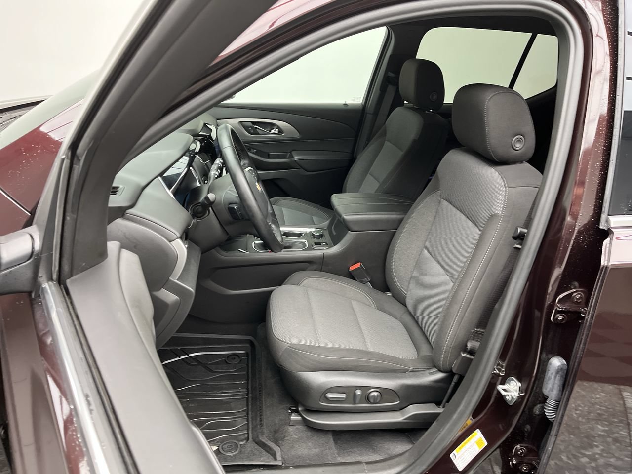 Certified 2023 Chevrolet Traverse LT w/ LPO, Floor Liner Package AWD/4WD image 9