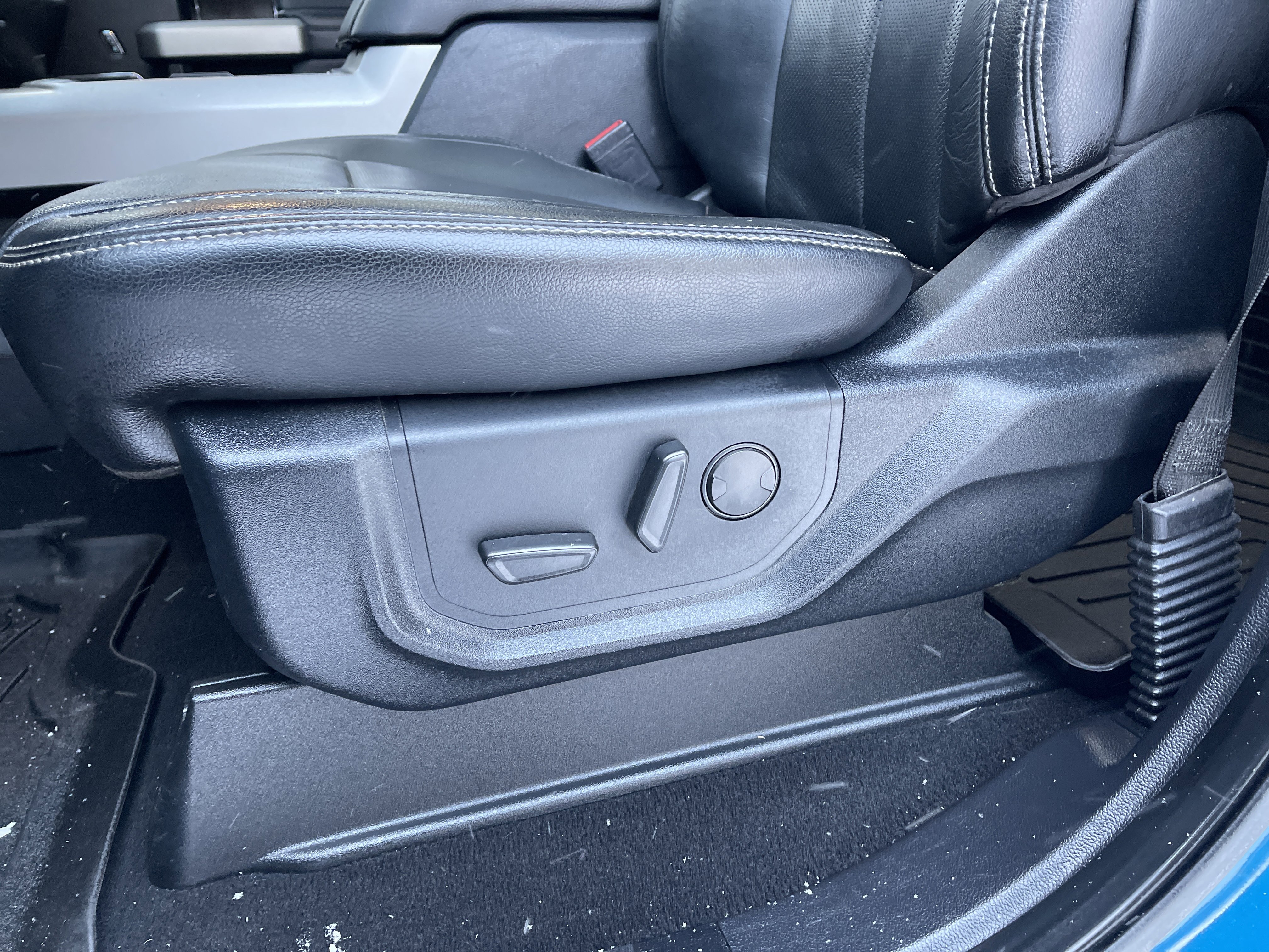 Used 2020 Ford F350 Lariat w/ Tremor Off-Road Package image 14