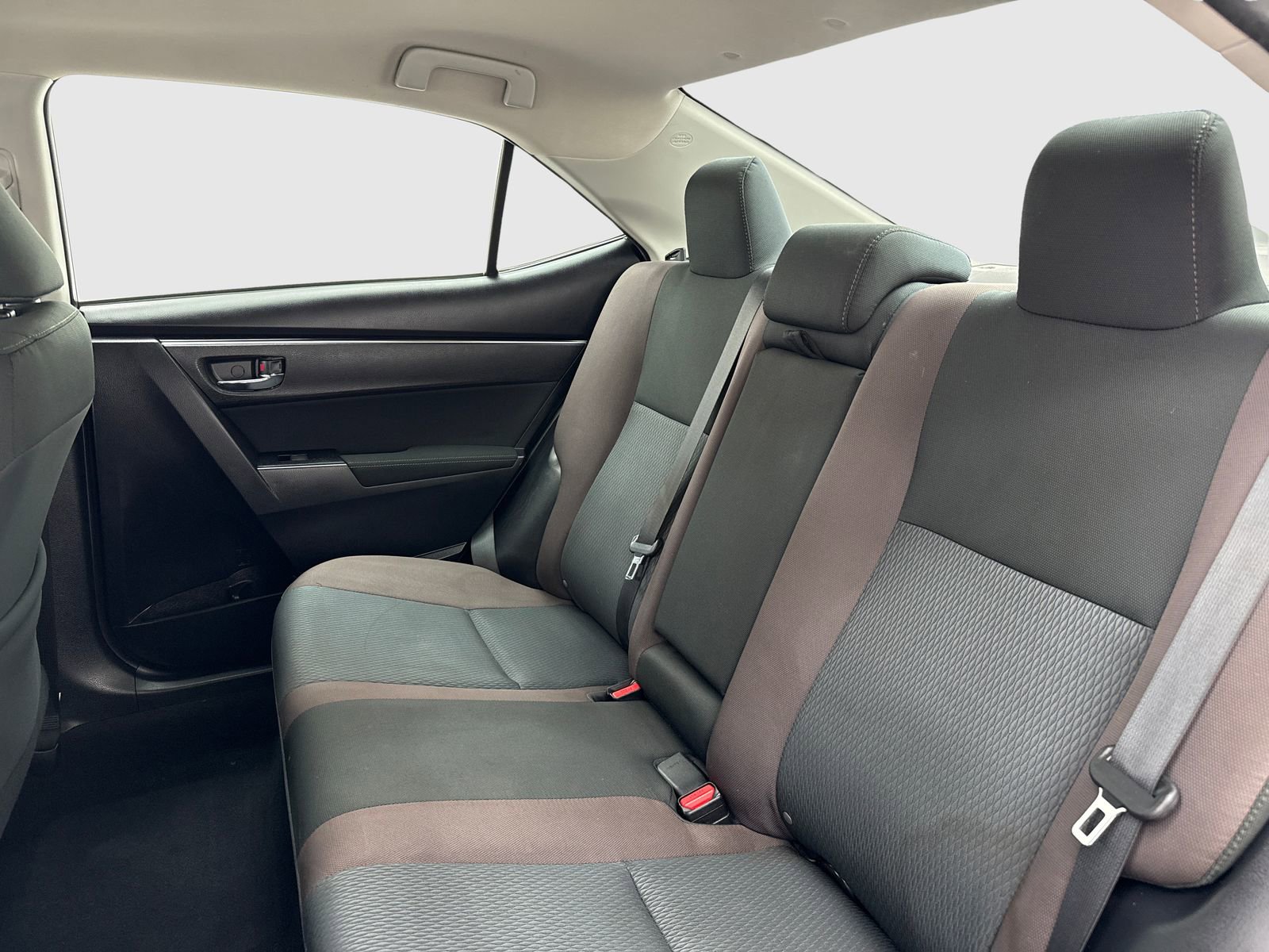 Used 2019 Toyota Corolla LE w/ Carpet Mat Package (TMS) FWD image 35