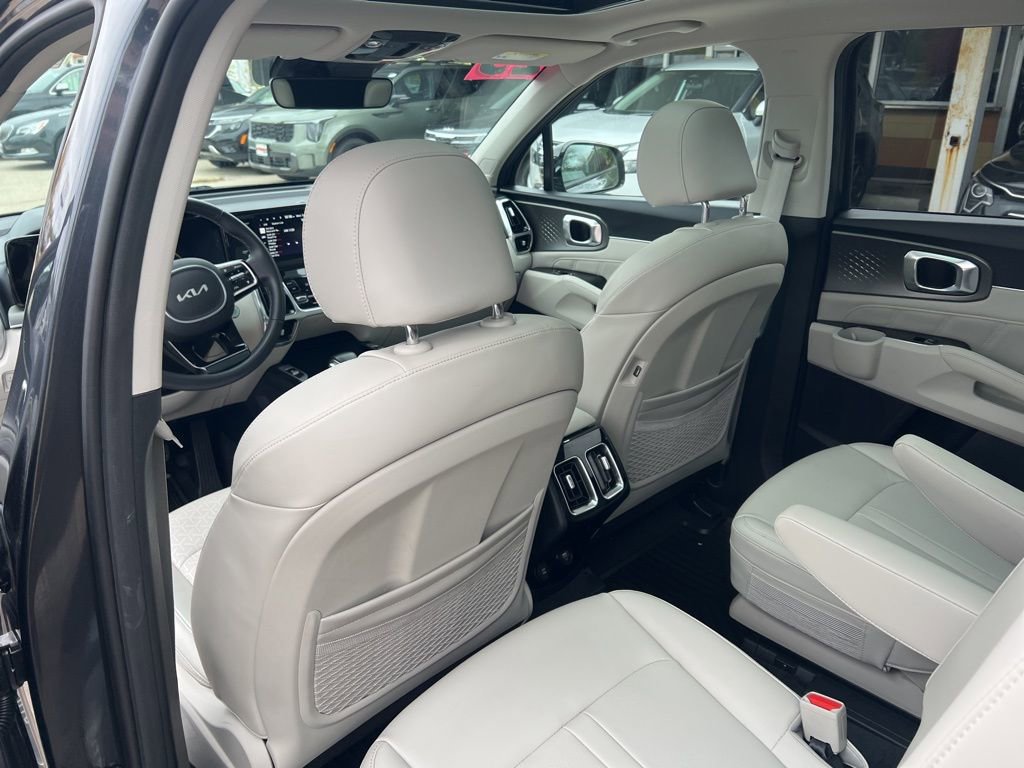 Used 2023 Kia Sorento SX image 10