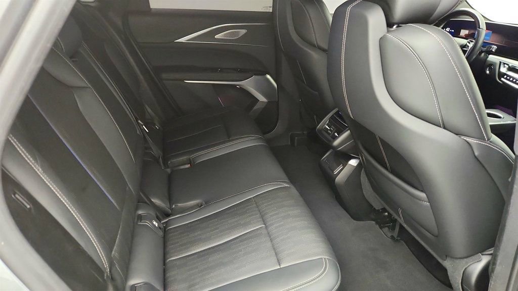 Used 2024 Cadillac Lyriq Luxury image 24