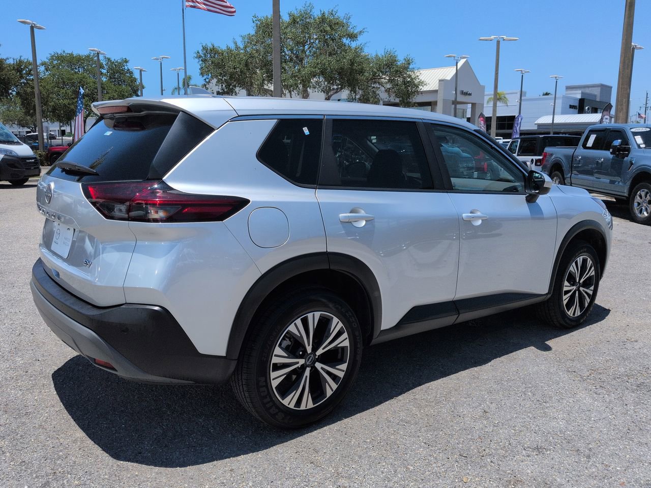 Used 2023 Nissan Rogue SV FWD image 5