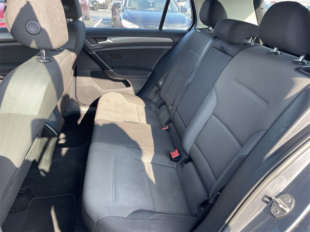 Used 2019 Volkswagen Golf S image 21
