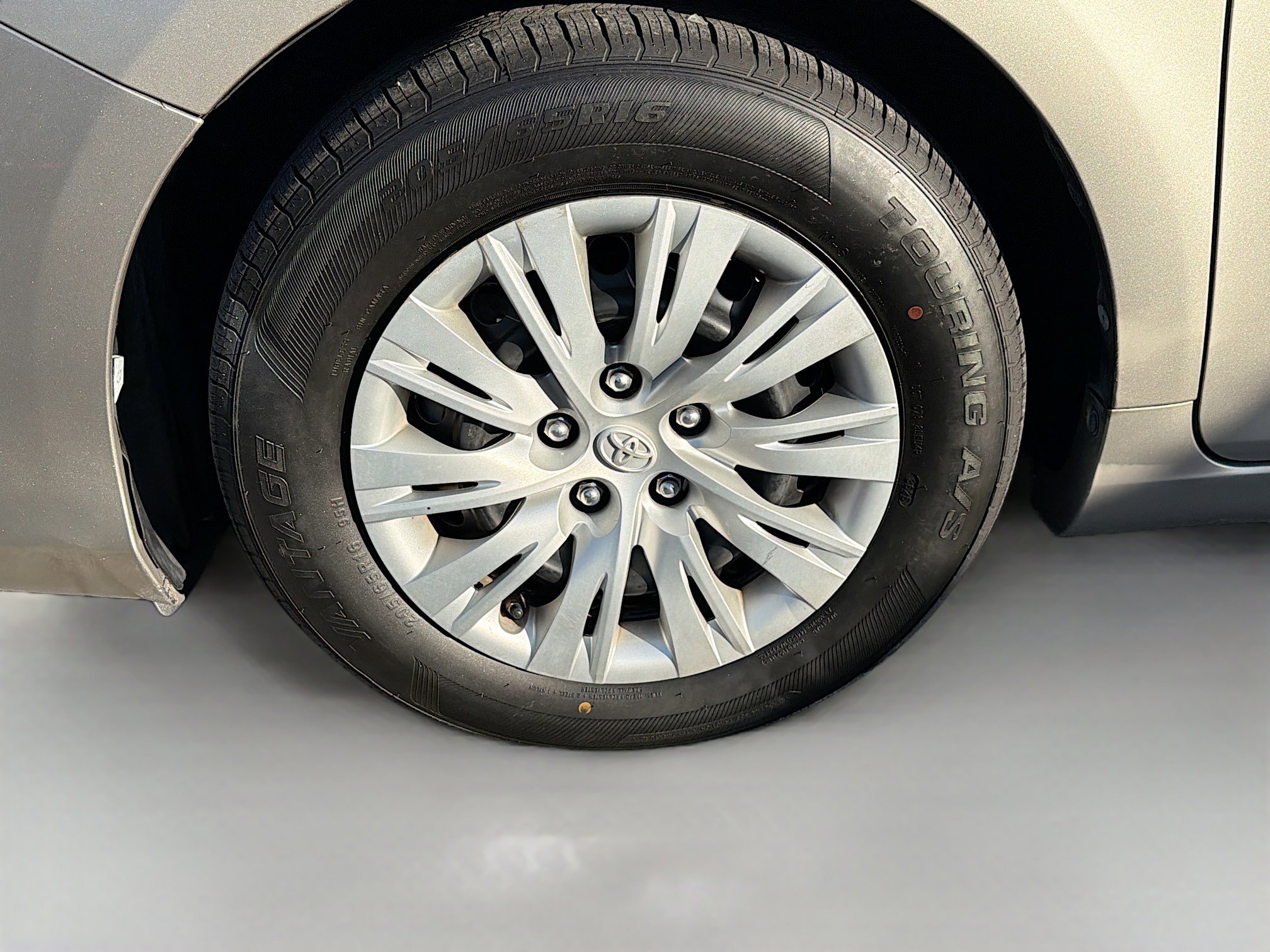 Used 2013 Toyota Camry L image 36