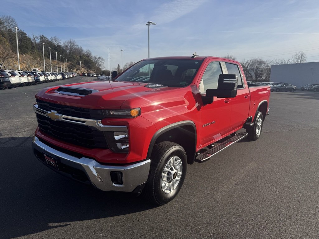 Used 2024 Chevrolet Silverado 2500 LT w/ Convenience Package image 3