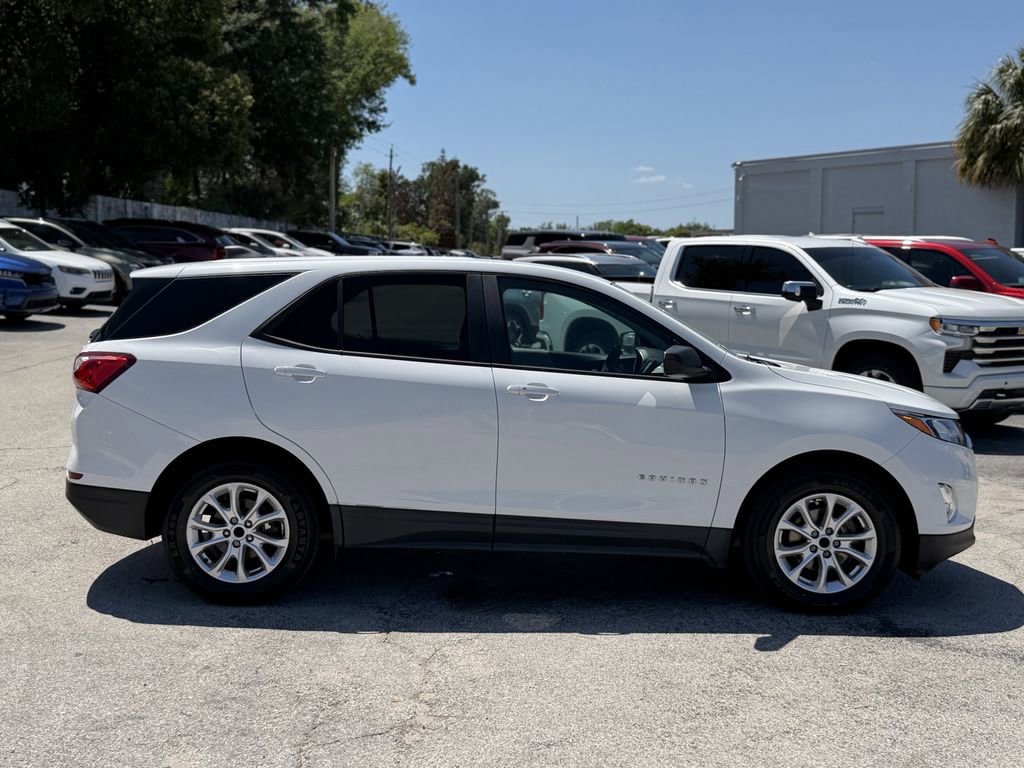Used 2021 Chevrolet Equinox LS w/ LS Convenience Package FWD image 4