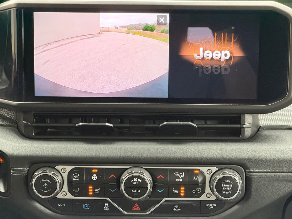 Used 2024 Jeep Wrangler Unlimited Sahara image 12