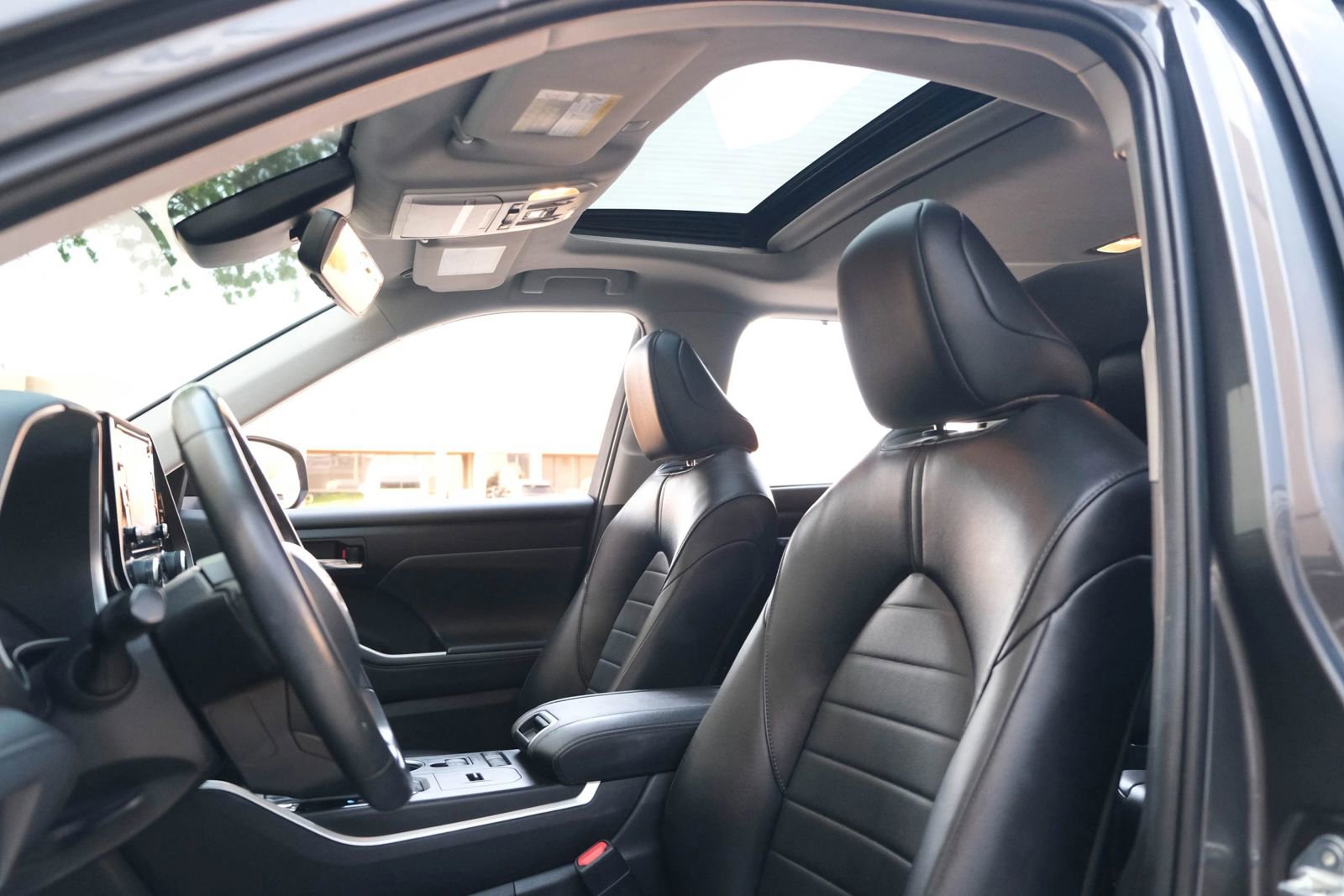 Used 2022 Toyota Highlander XLE image 22