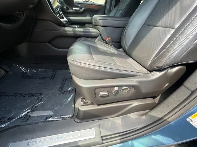 Used 2025 GMC Yukon Denali w/ Sun & Power Step Package AWD/4WD image 21