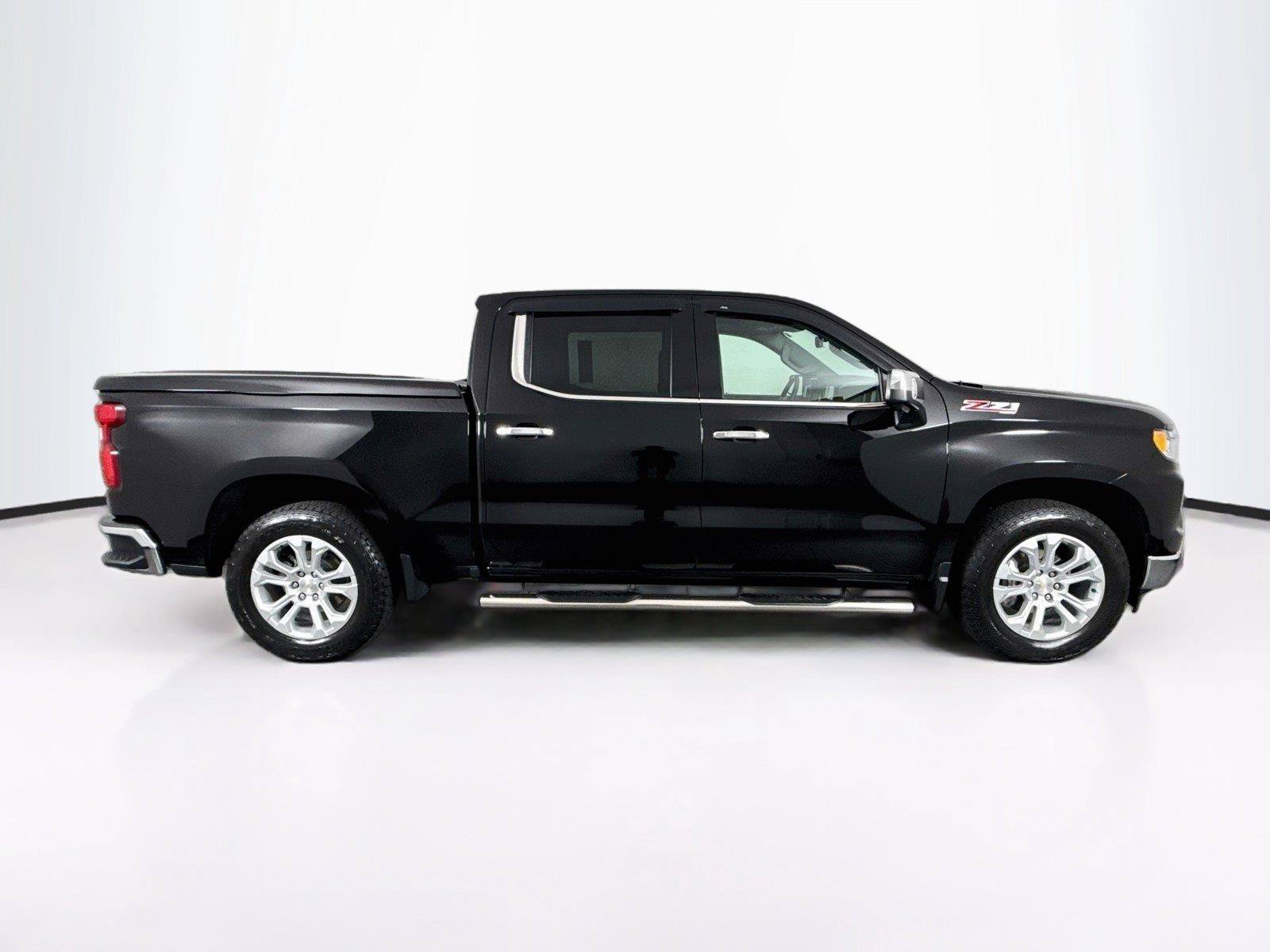 Used 2025 Chevrolet Silverado 1500 LTZ w/ LTZ Premium Package AWD/4WD image 11