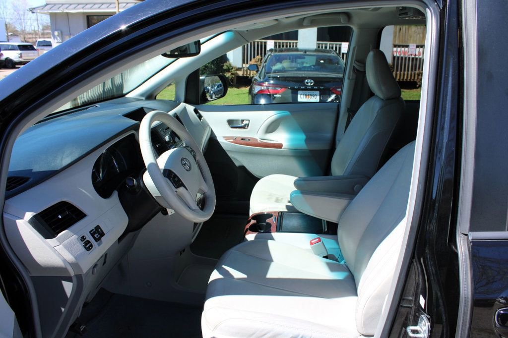 Used 2012 Toyota Sienna XLE image 12