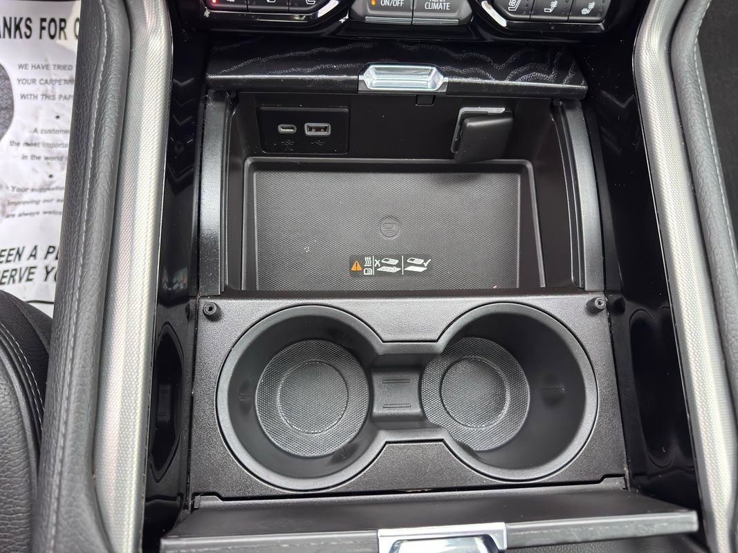 Used 2022 GMC Yukon Denali w/ Denali Premium Package image 29