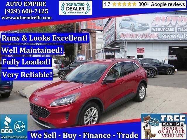 Used 2022 Ford Escape SE w/ Cold Weather Package AWD/4WD image 1