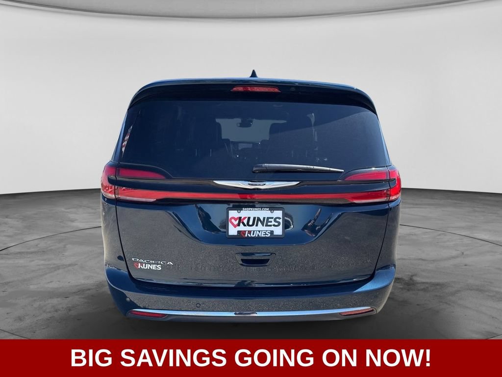 New 2025 Chrysler Pacifica Select FWD image 5