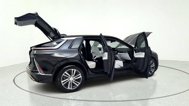 Used 2025 Cadillac Lyriq Luxury AWD/4WD image 19