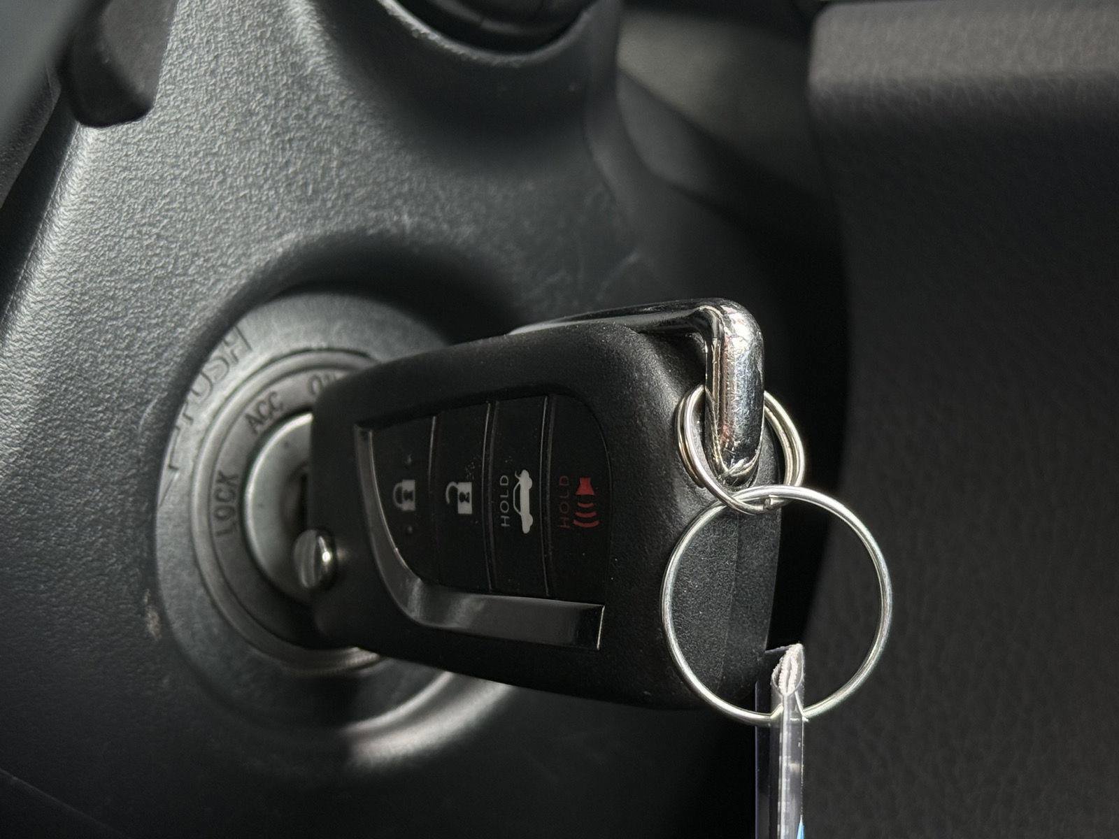 Used 2020 Toyota Camry SE image 18