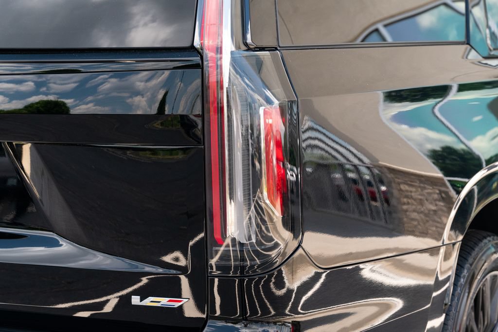 Used 2023 Cadillac Escalade ESV V w/ LPO, ONYX Package AWD/4WD image 13