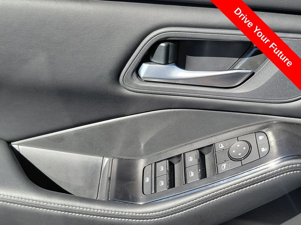 Used 2026 Nissan Rogue SV FWD image 16
