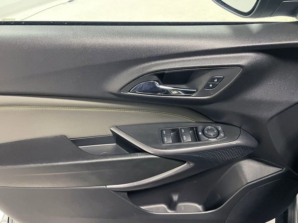 Used 2025 Chevrolet Trax ACTIV image 18