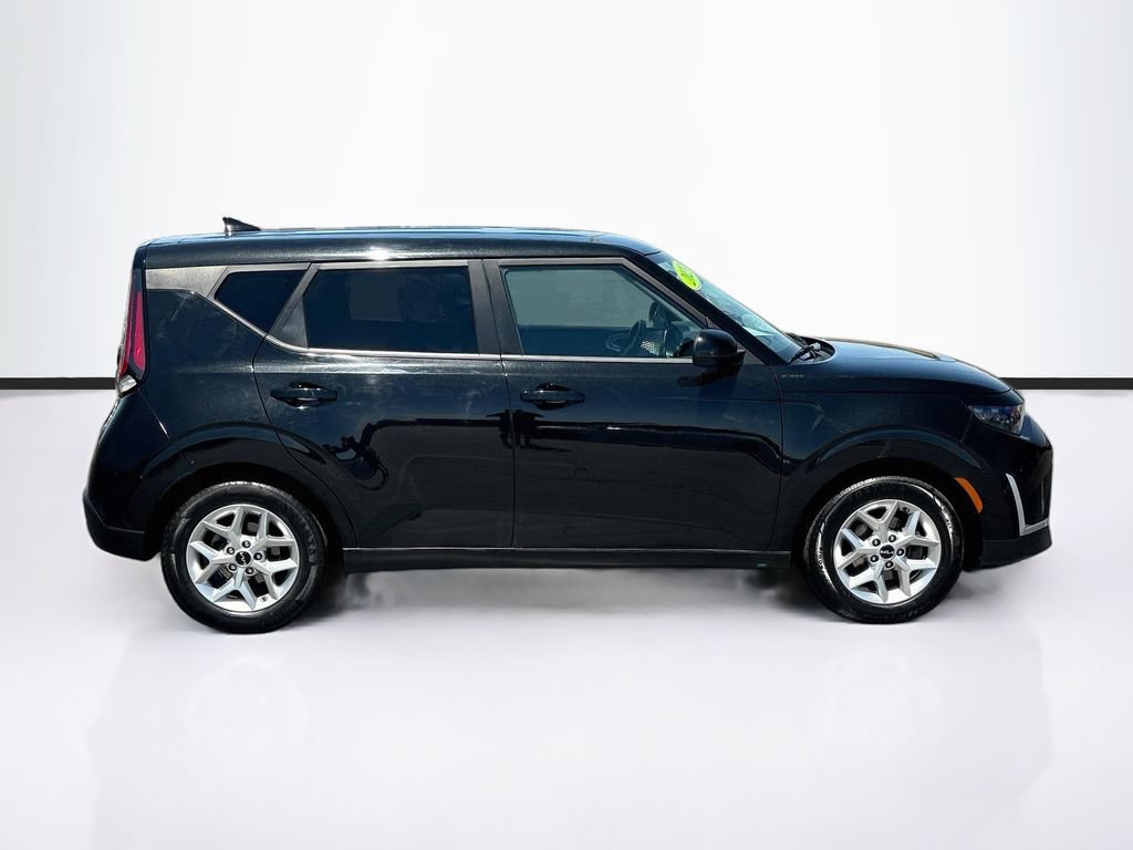 Used 2023 Kia Soul LX w/ Option Group 015 FWD image 4