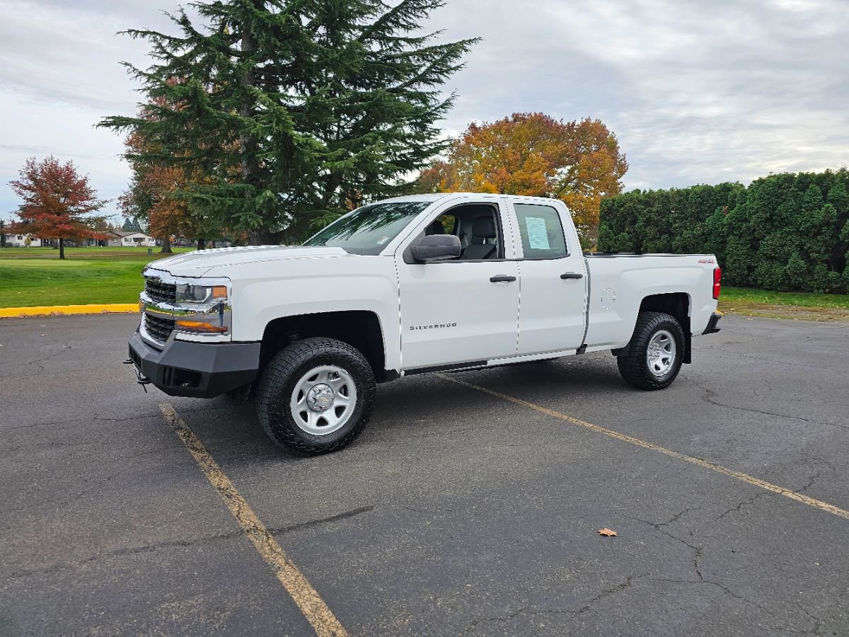 Used 2017 Chevrolet Silverado 1500 W/T w/ Trailering Package image 4
