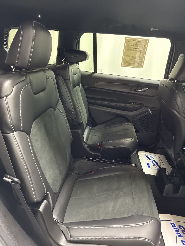 Used 2025 Jeep Grand Cherokee L Altitude AWD/4WD image 27