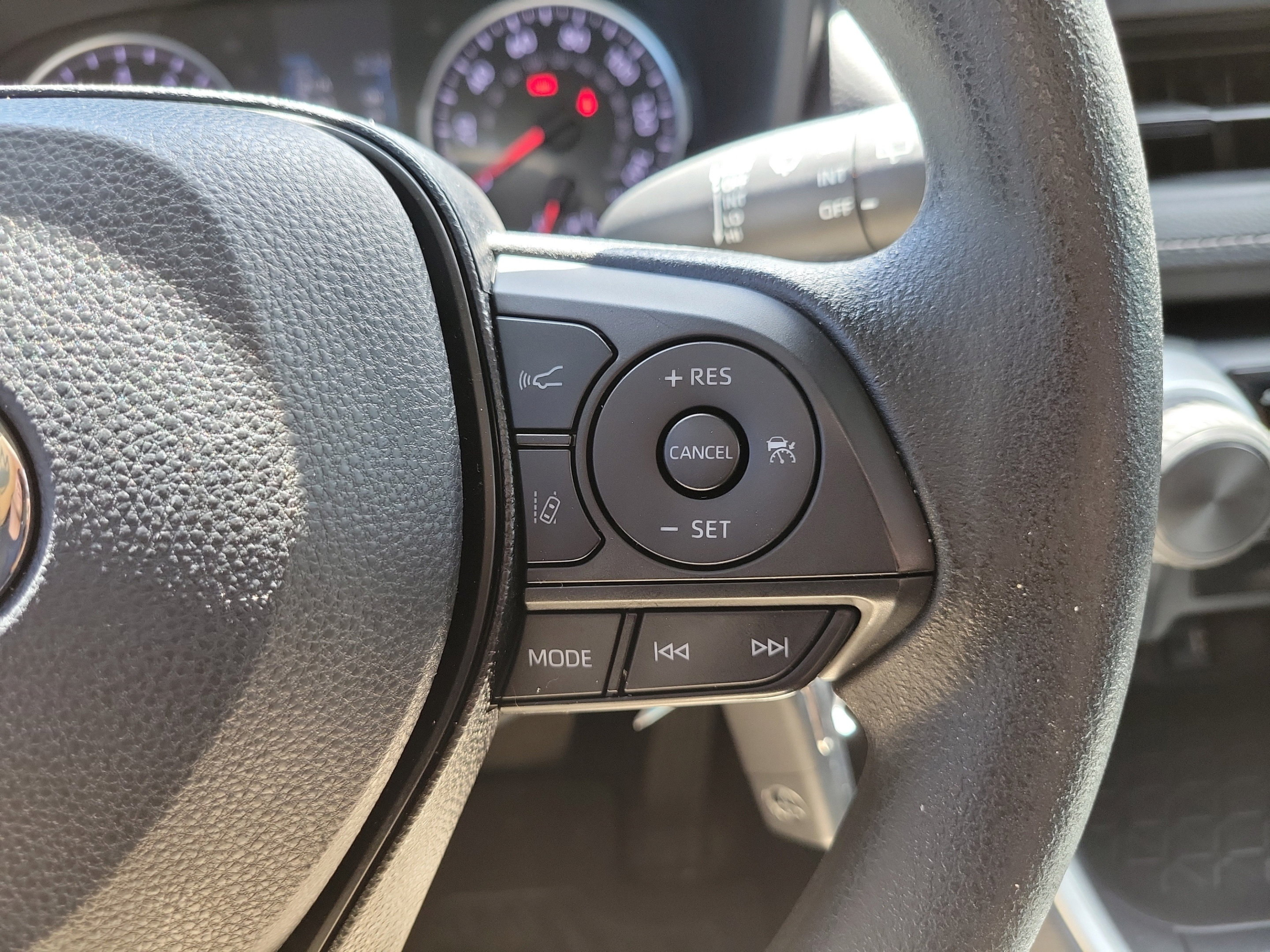 Used 2019 Toyota RAV4 LE FWD image 30