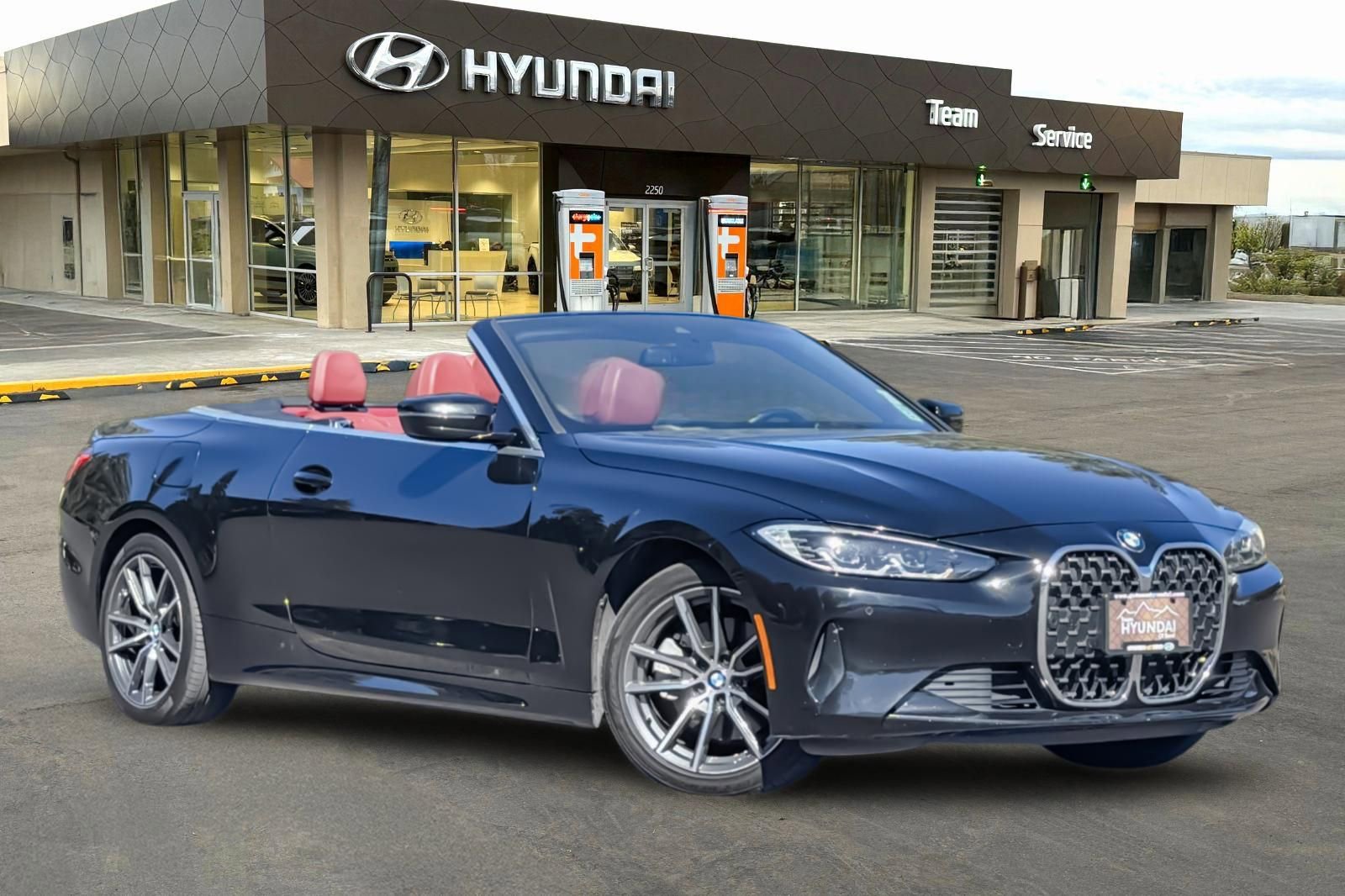 Used 2024 BMW 430i Convertible image 2