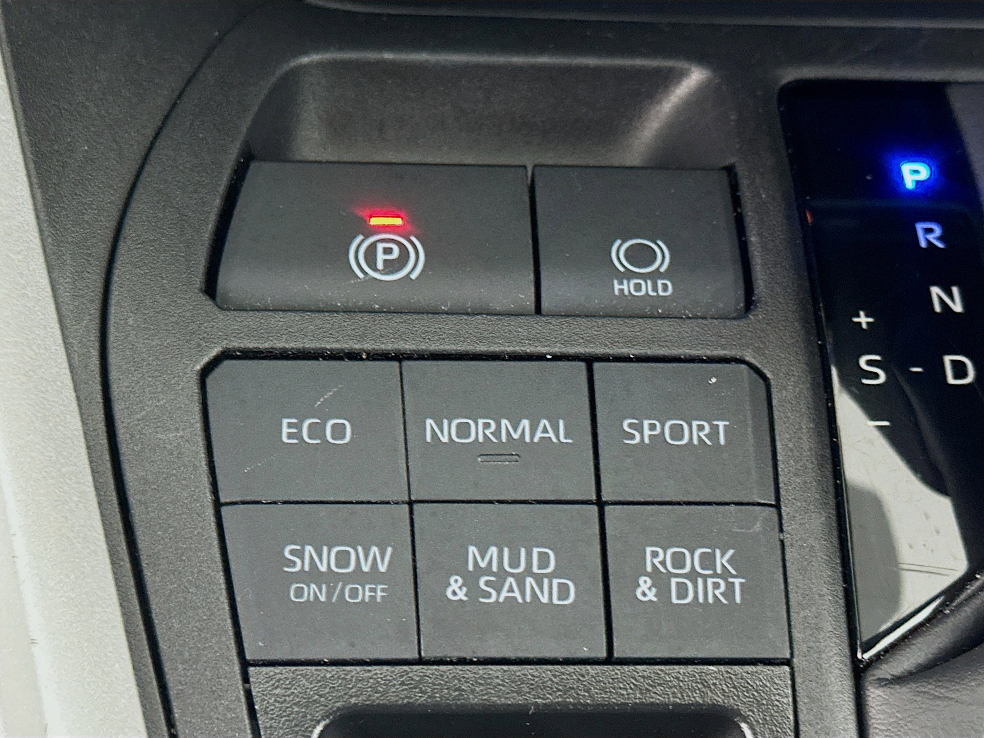 Used 2025 Toyota RAV4 LE image 25