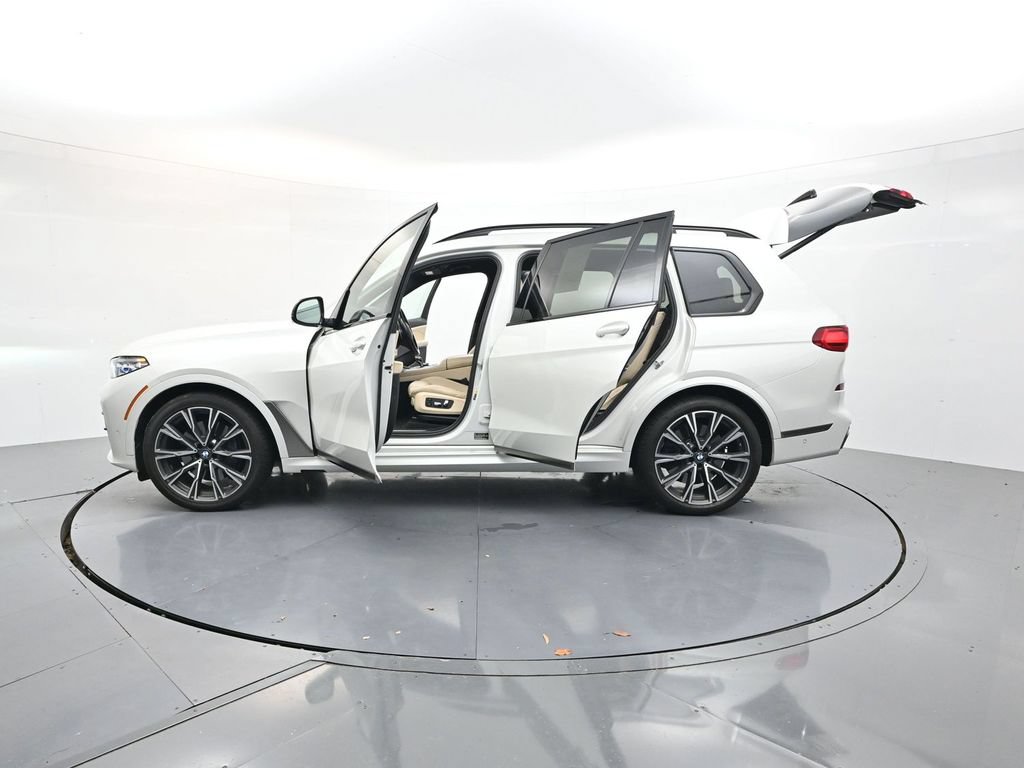 Used 2022 BMW X7 M50i AWD/4WD image 39