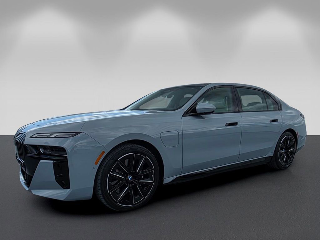 Certified 2025 BMW 750e xDrive w/ Premium Package AWD/4WD image 8