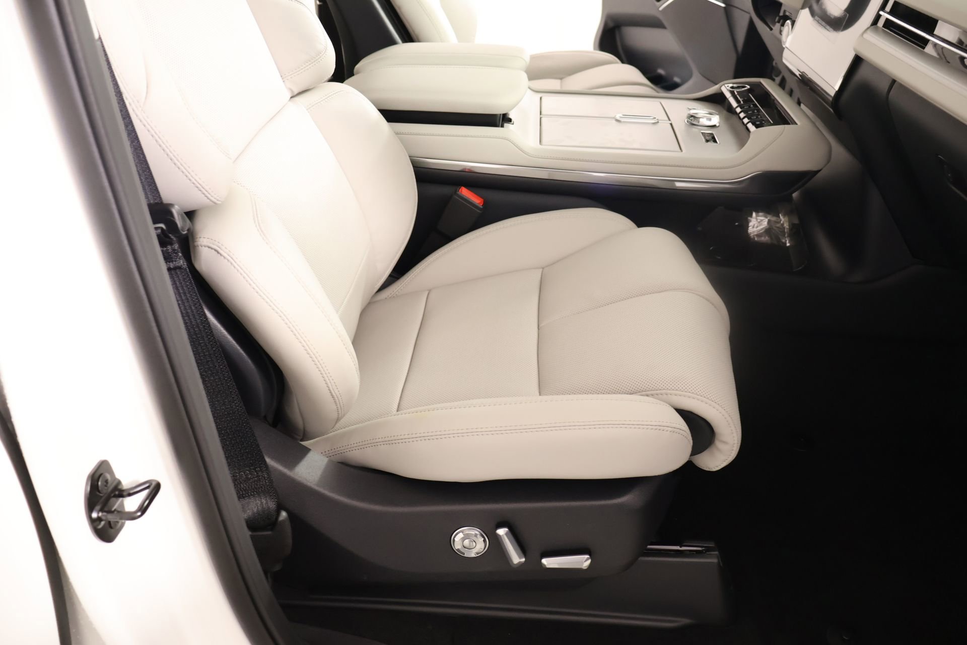 New 2026 Lincoln Navigator L Reserve AWD/4WD image 15