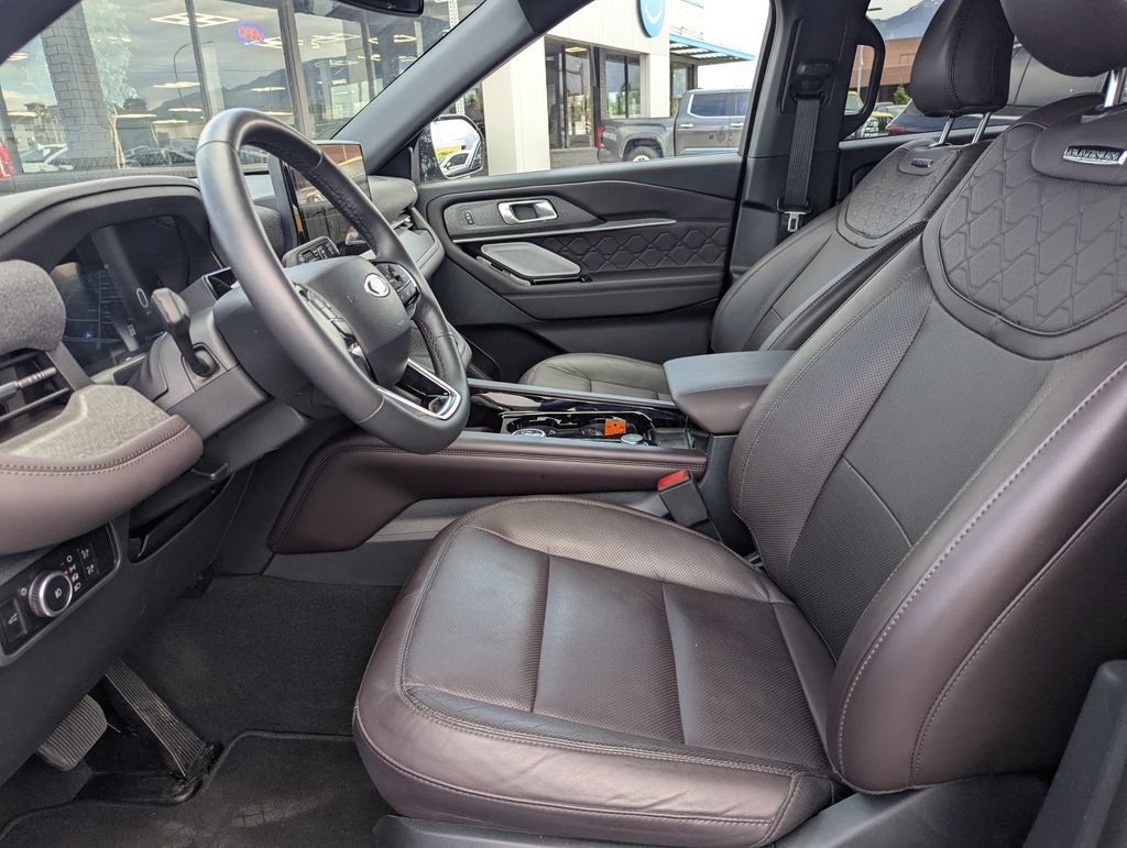 Used 2026 Ford Explorer Platinum w/ LUX Leather Package AWD/4WD image 25