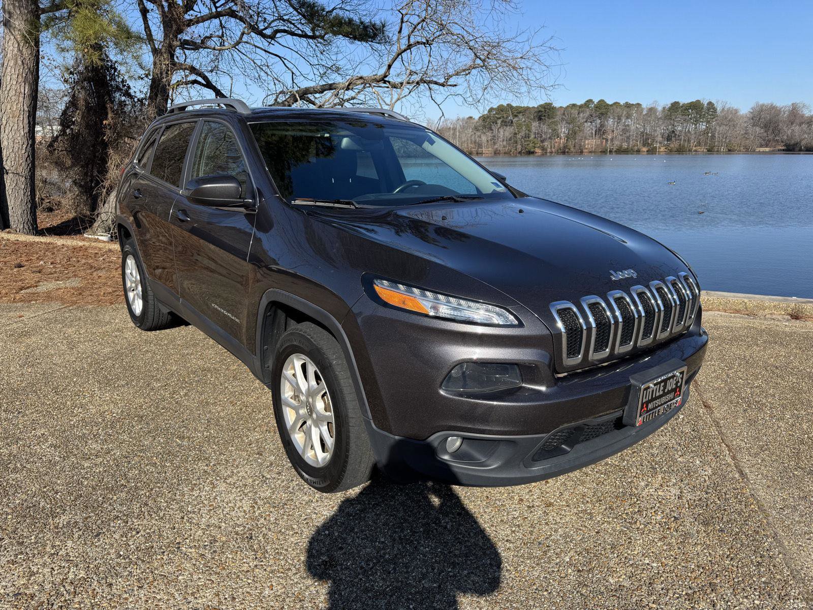 Used 2016 Jeep Cherokee Latitude w/ Cold Weather Group image 2