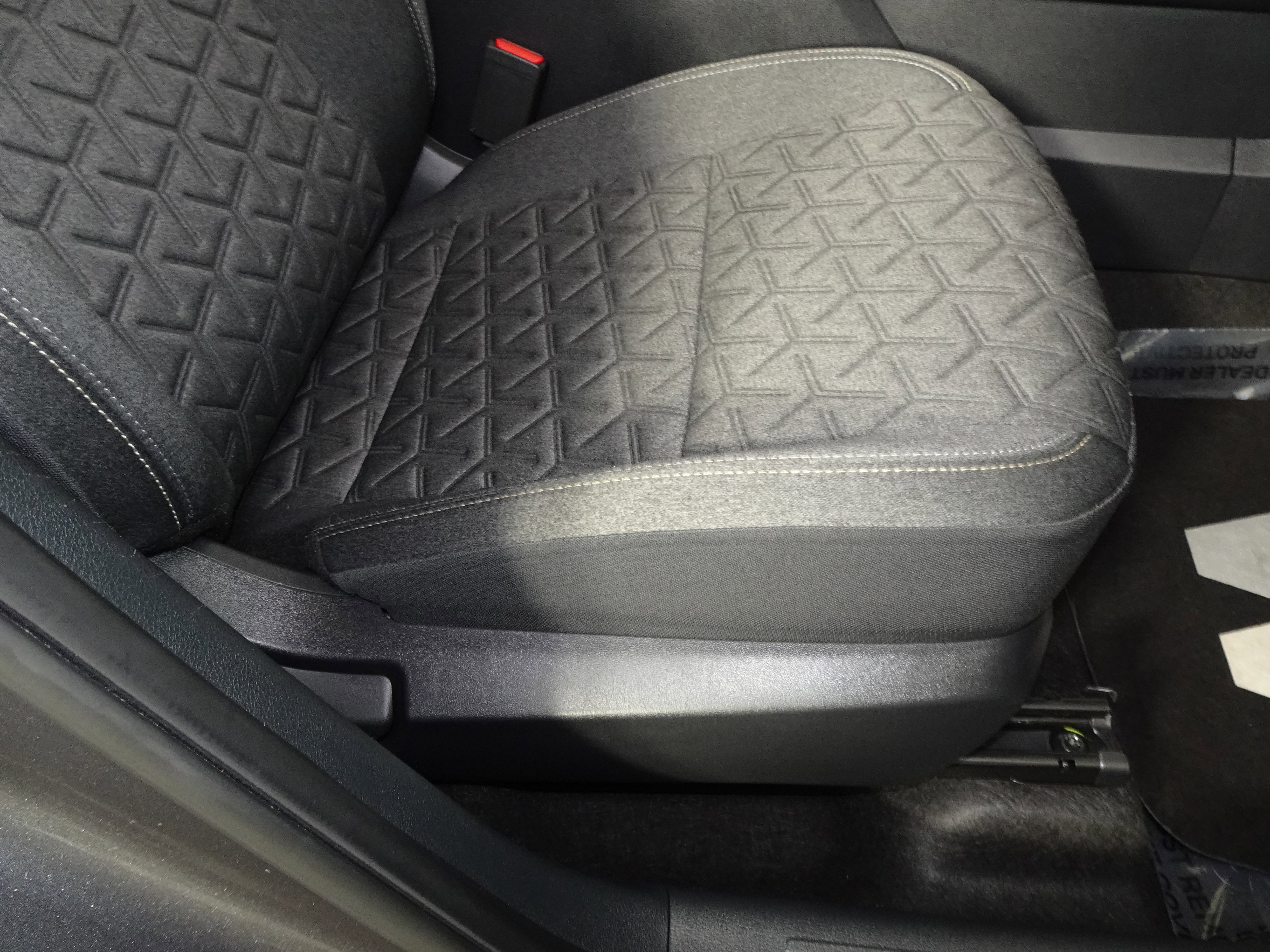 Certified 2025 Nissan Kicks SV image 29