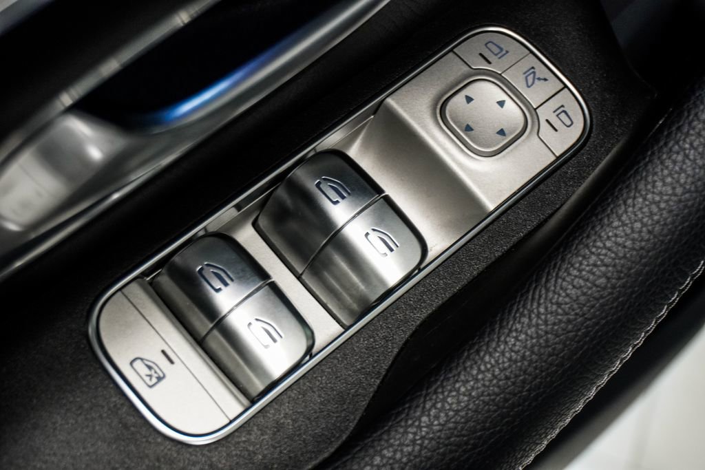 Used 2025 Mercedes-Benz GLE 450e 4MATIC image 24