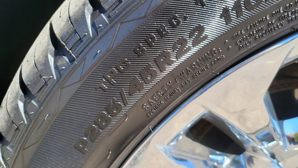 Used 2019 GMC Yukon XL SLT w/ Premium Edition image 16