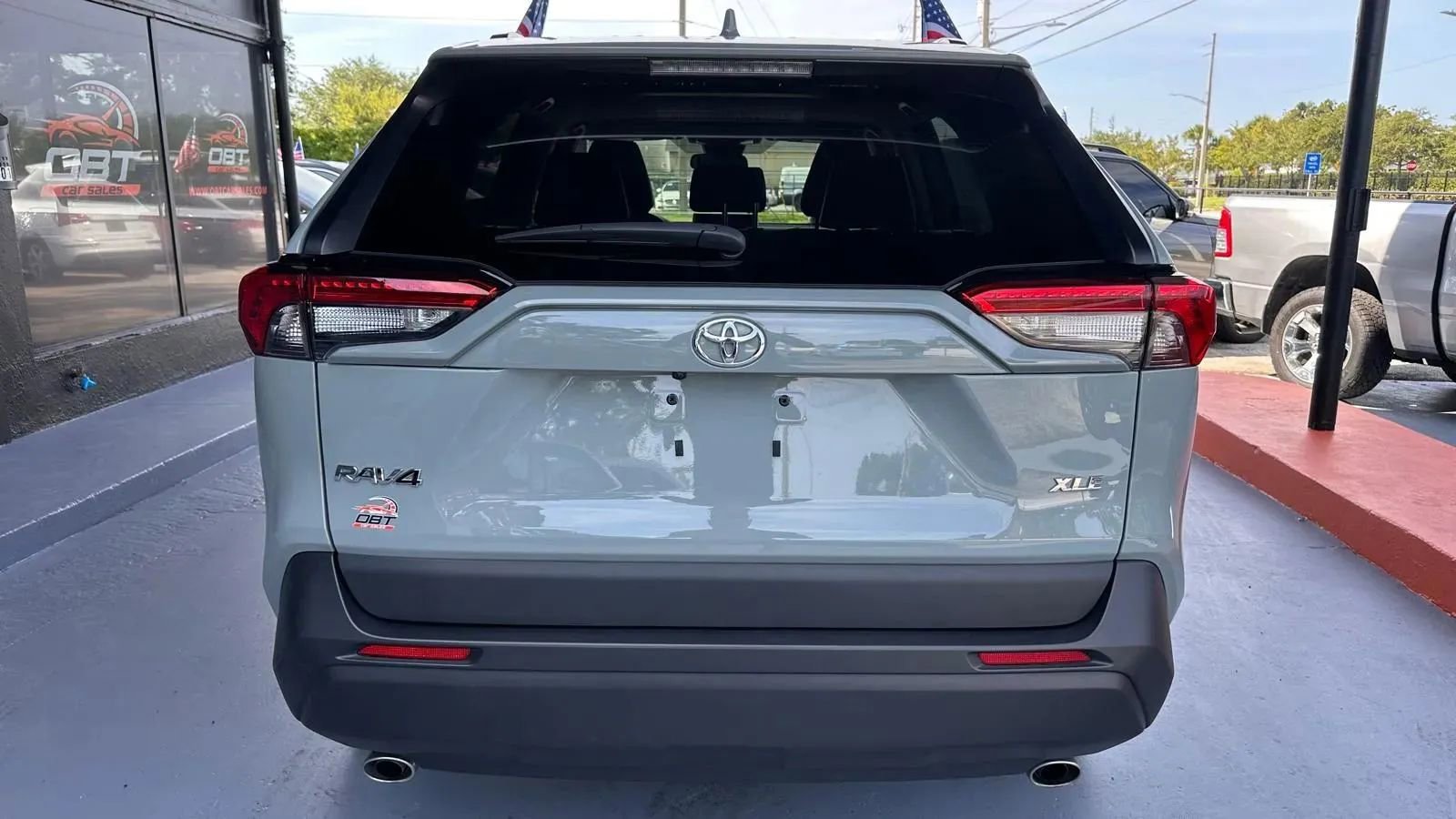 Used 2023 Toyota RAV4 XLE Premium image 4