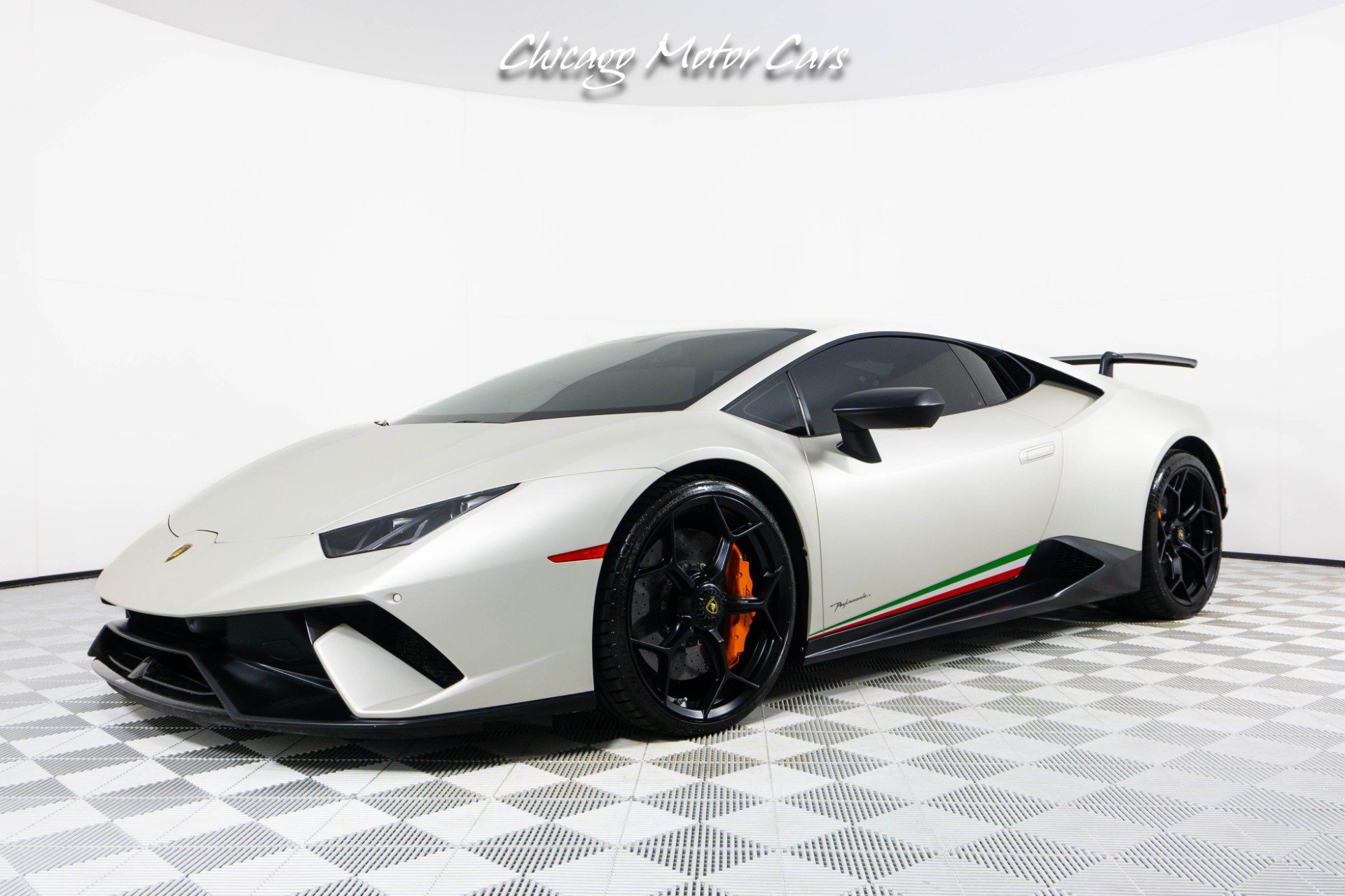 Used 2018 Lamborghini Huracan AWD/4WD image 2