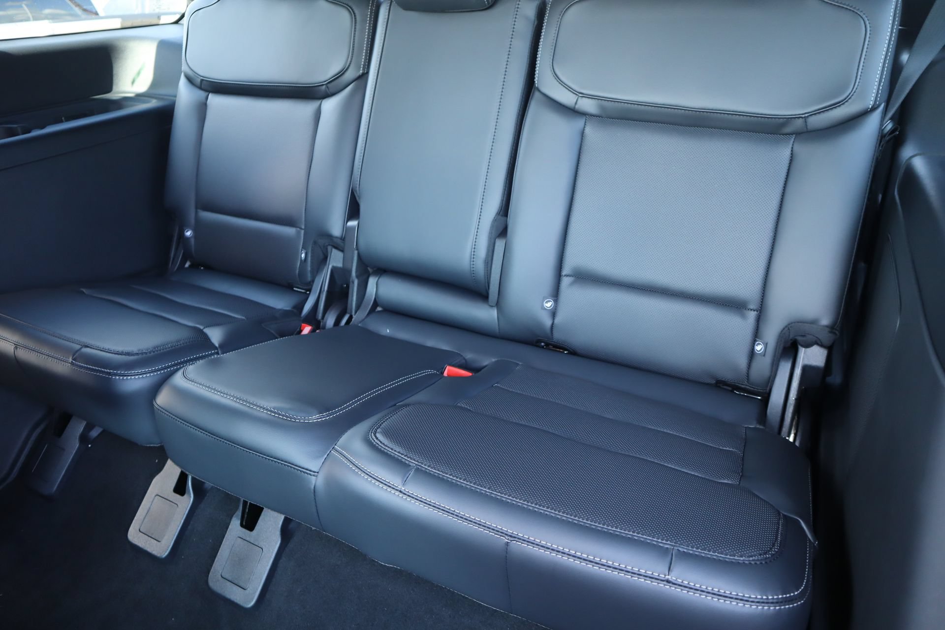New 2027 Ford Expedition Platinum w/ Stealth Appearance Package AWD/4WD image 16