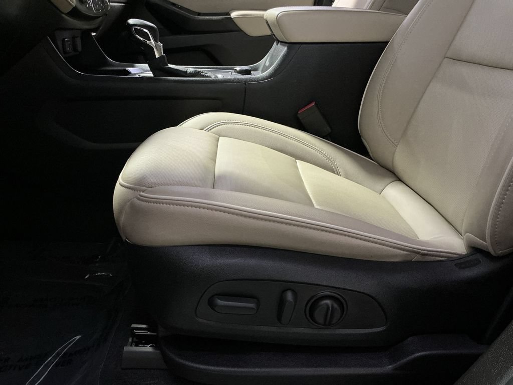 Used 2023 Chevrolet Traverse Premier AWD/4WD image 15