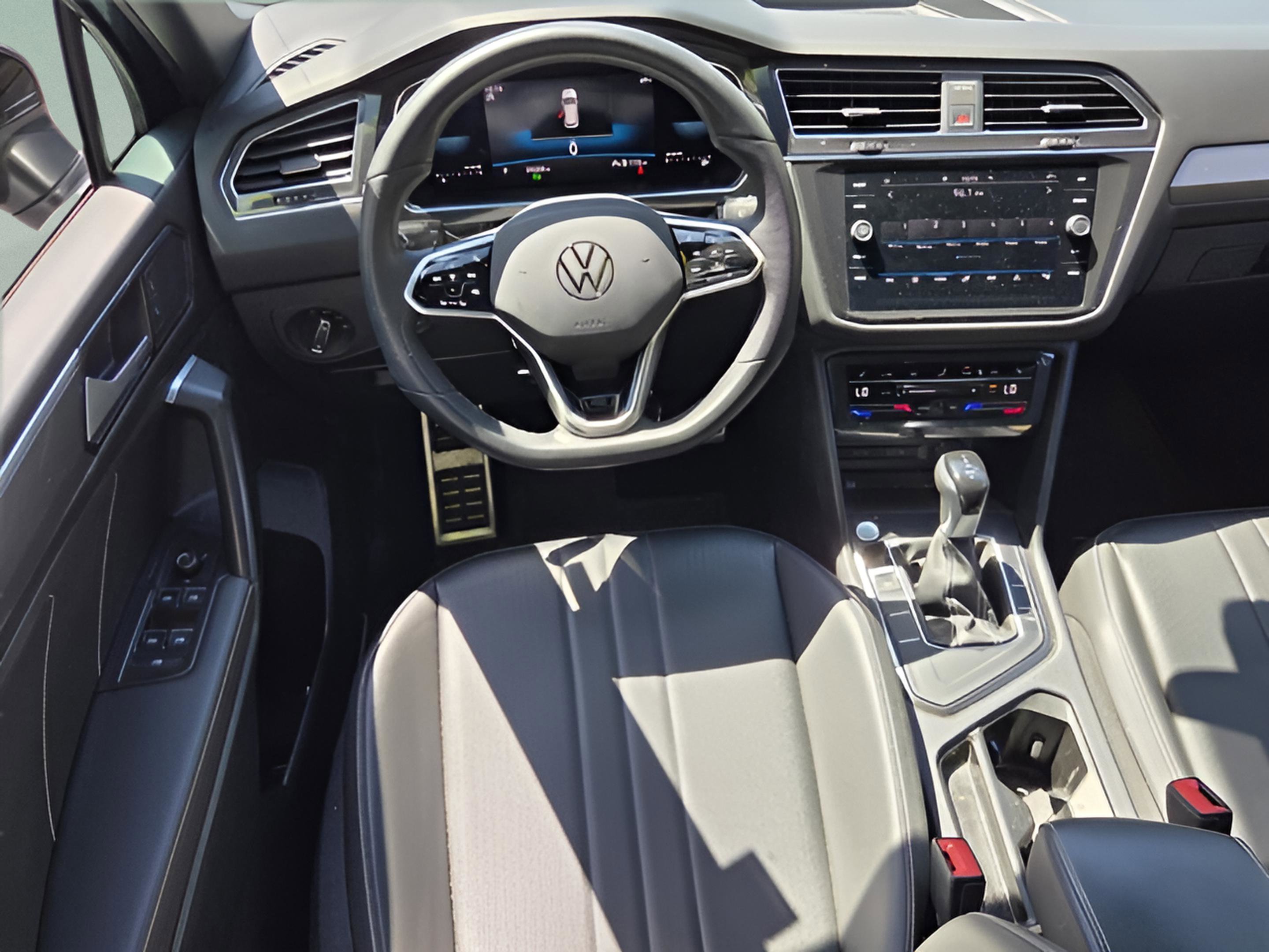 Used 2022 Volkswagen Tiguan SE R-Line FWD image 11