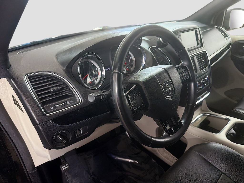 Used 2019 Dodge Grand Caravan SXT FWD image 11
