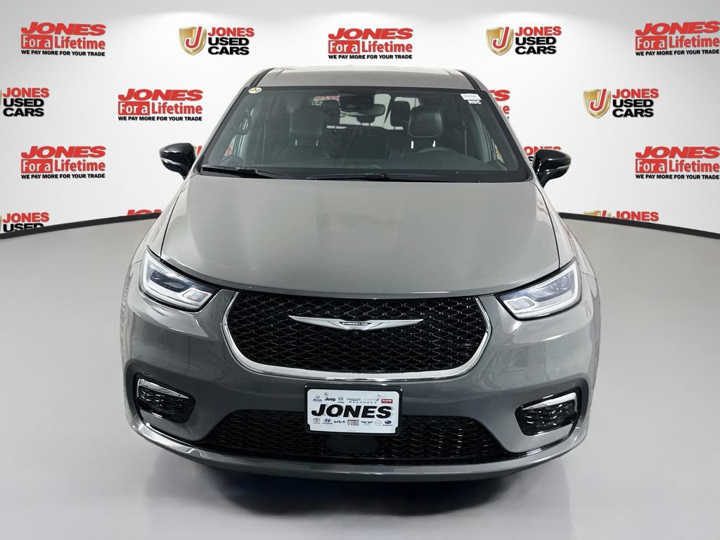 Used 2025 Chrysler Pacifica Select FWD image 13